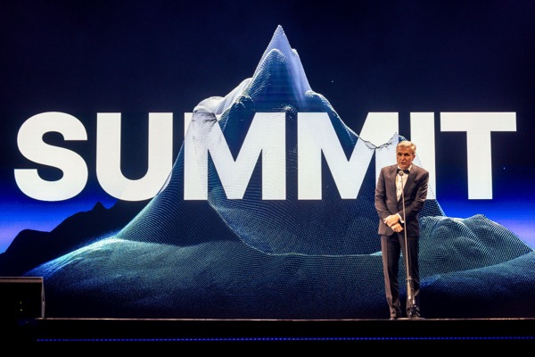 Summit abstract visual patterns responding to musical input